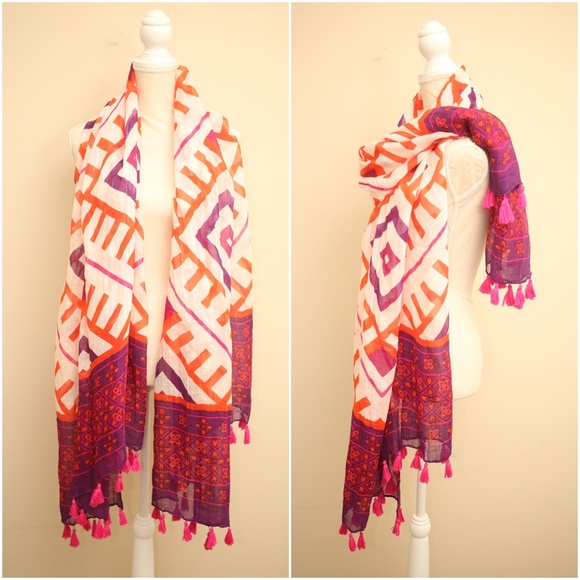 Shiraleah Boho Tribal Linen Scarf with Fringe - Picture 3 of 8